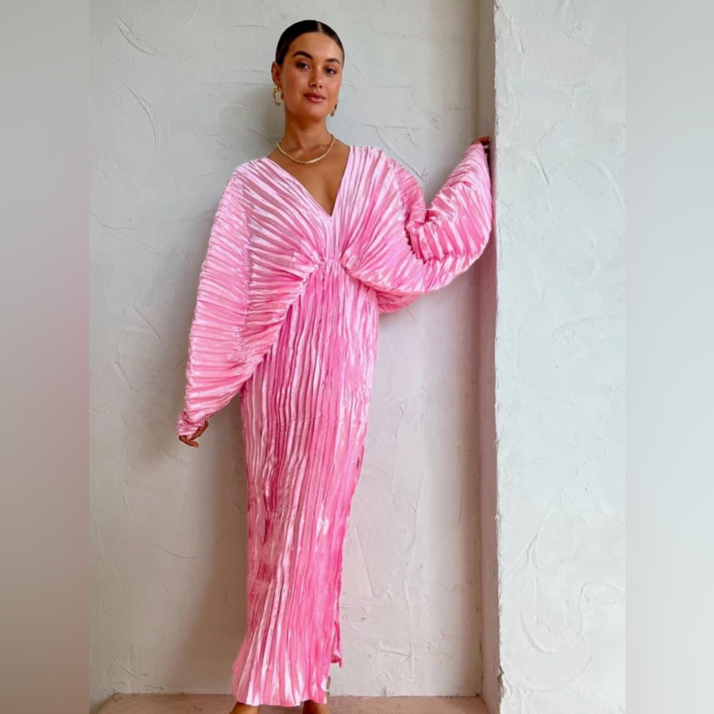 Elegant Pink Pleated Dress